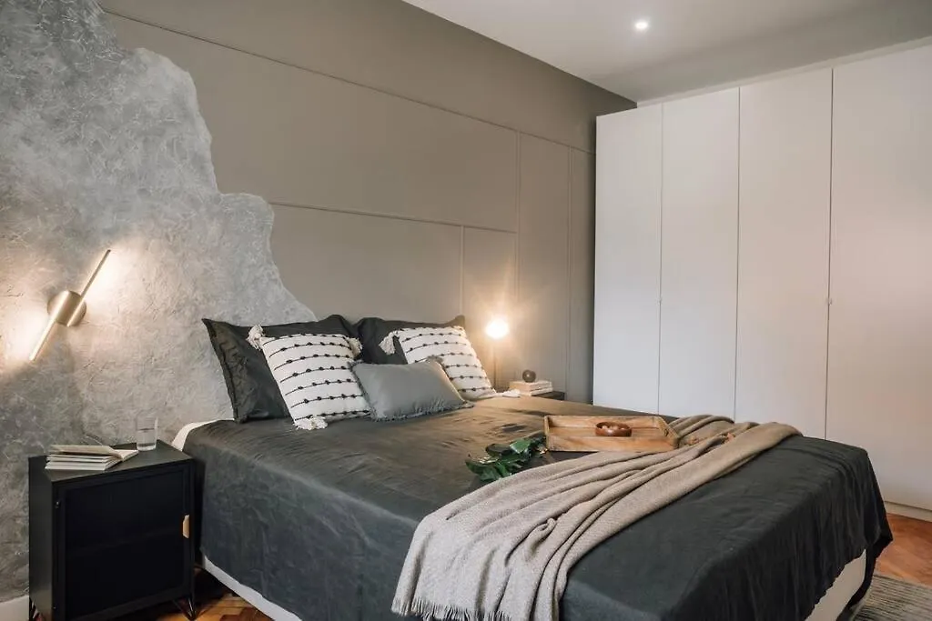 Soum - 2 Bedrooms In Alvalade Lisbon Portugal