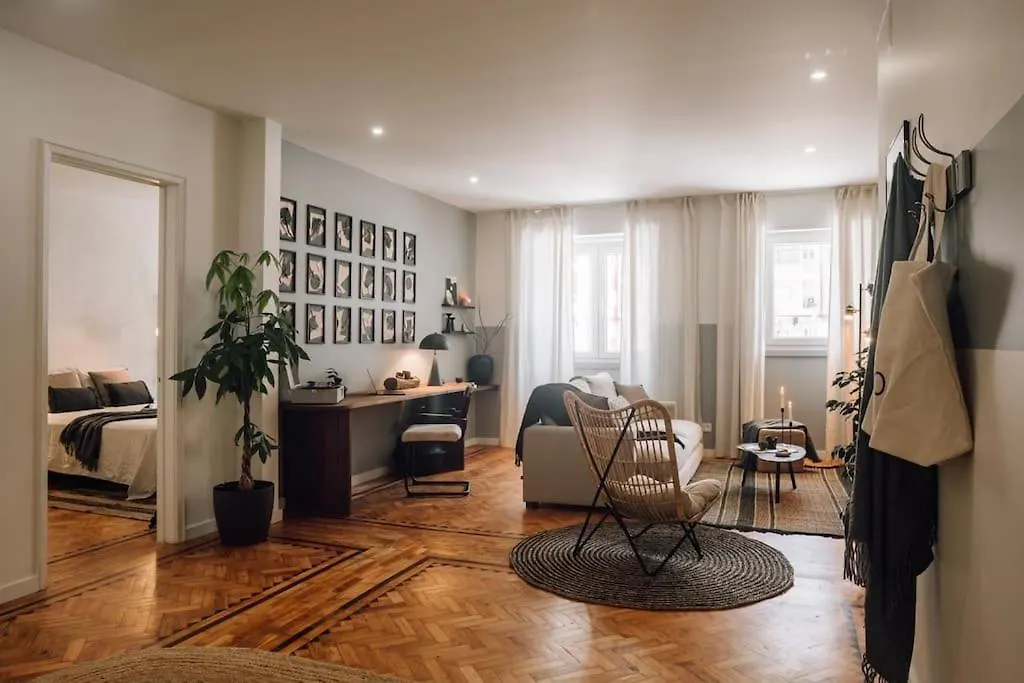 Soum - 2 Bedrooms In Alvalade Lisbon 0*,  Portugal